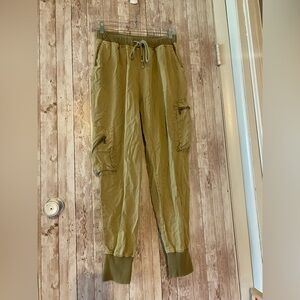 Young Fabulous & Broke Khaki green Cargo Joggers pants size small 100% Tencel